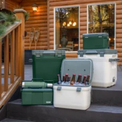 STANLEY® Adventure Cooler 16QT -Zipp Camping Shop 16 03b709fd 4ede 413b a570 37cd9d53e1be